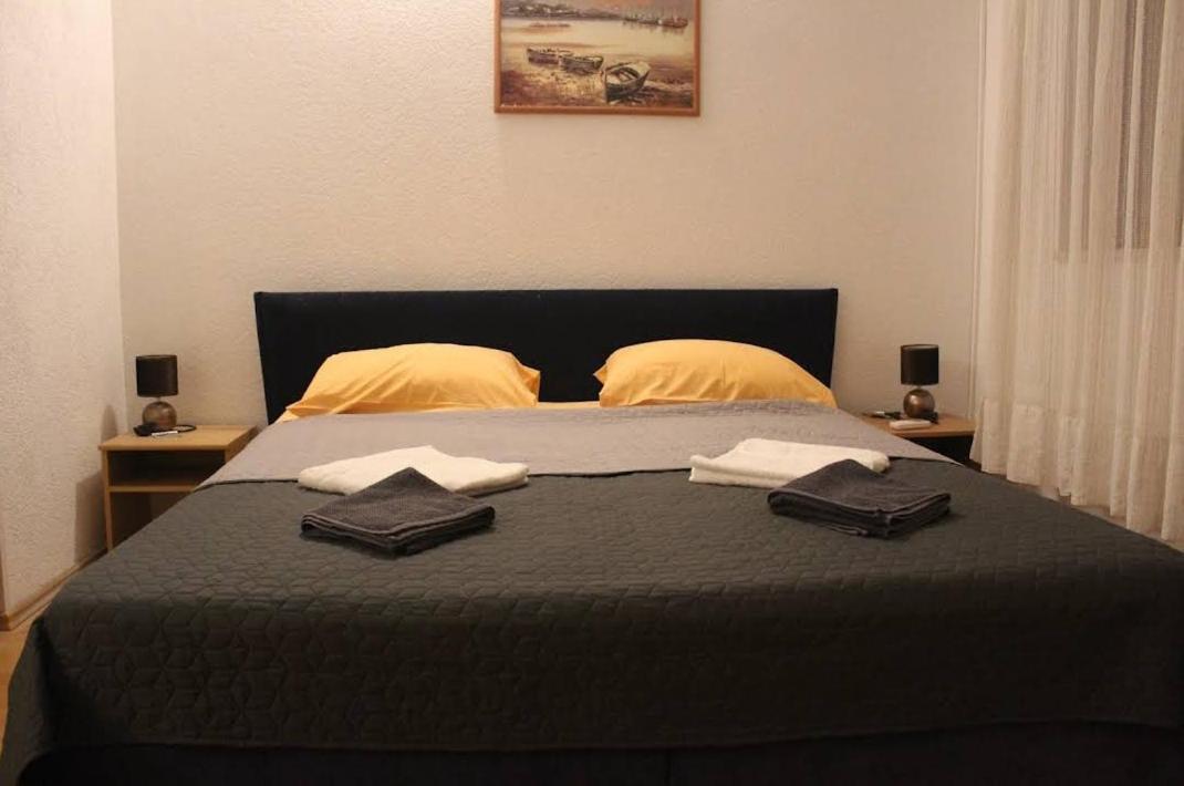 Rajcic Apartman Sobe Omiš Esterno foto